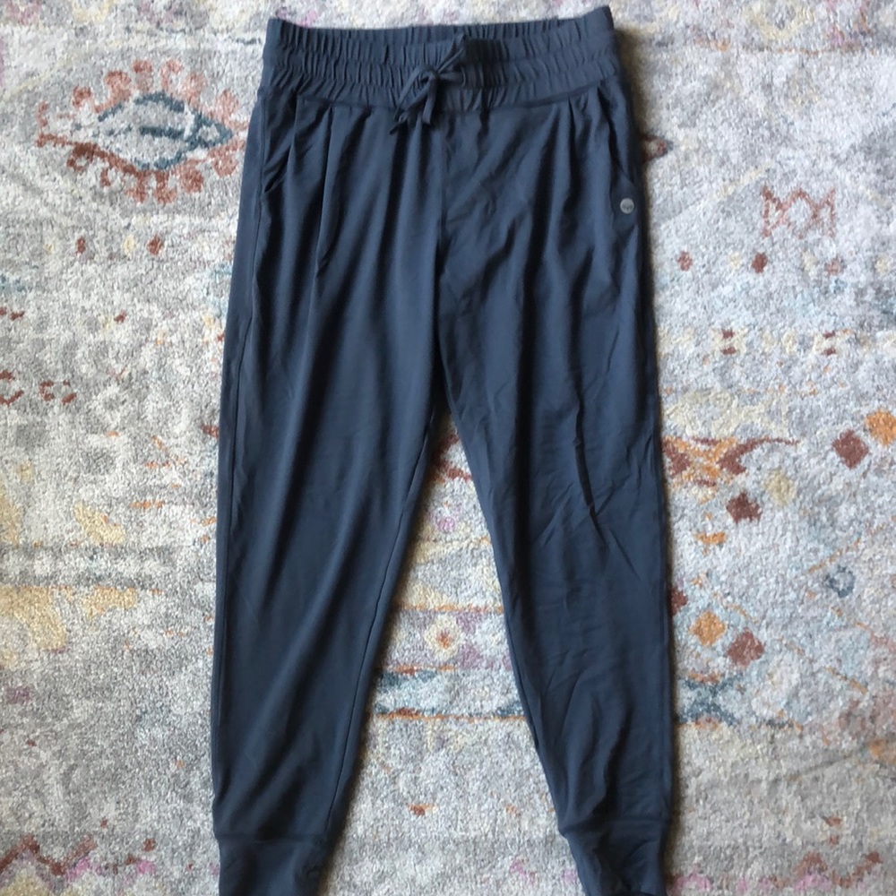 Senita Athletics Weekend Jogger